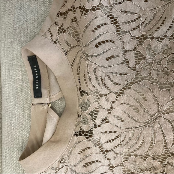 👚Suzy Shier taupe lace mock neck ruffle sleeve blouse👚 - Picture 5 of 6